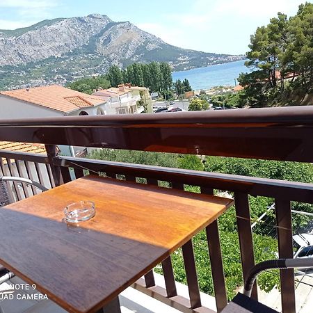 Apartments Mihovil أوميس الغرفة الصورة