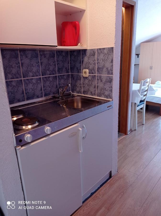 Apartments Mihovil أوميس المظهر الخارجي الصورة