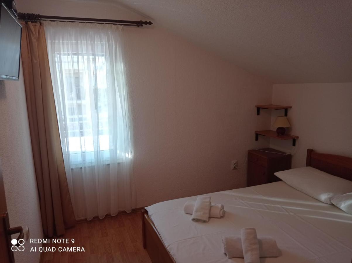Apartments Mihovil أوميس المظهر الخارجي الصورة