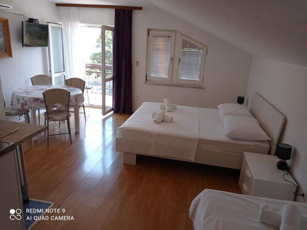 Apartments Mihovil أوميس المظهر الخارجي الصورة