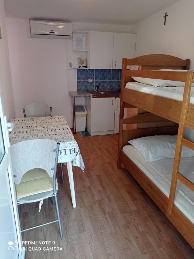 Apartments Mihovil أوميس المظهر الخارجي الصورة
