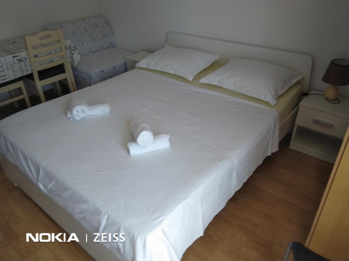 Apartments Mihovil أوميس المظهر الخارجي الصورة