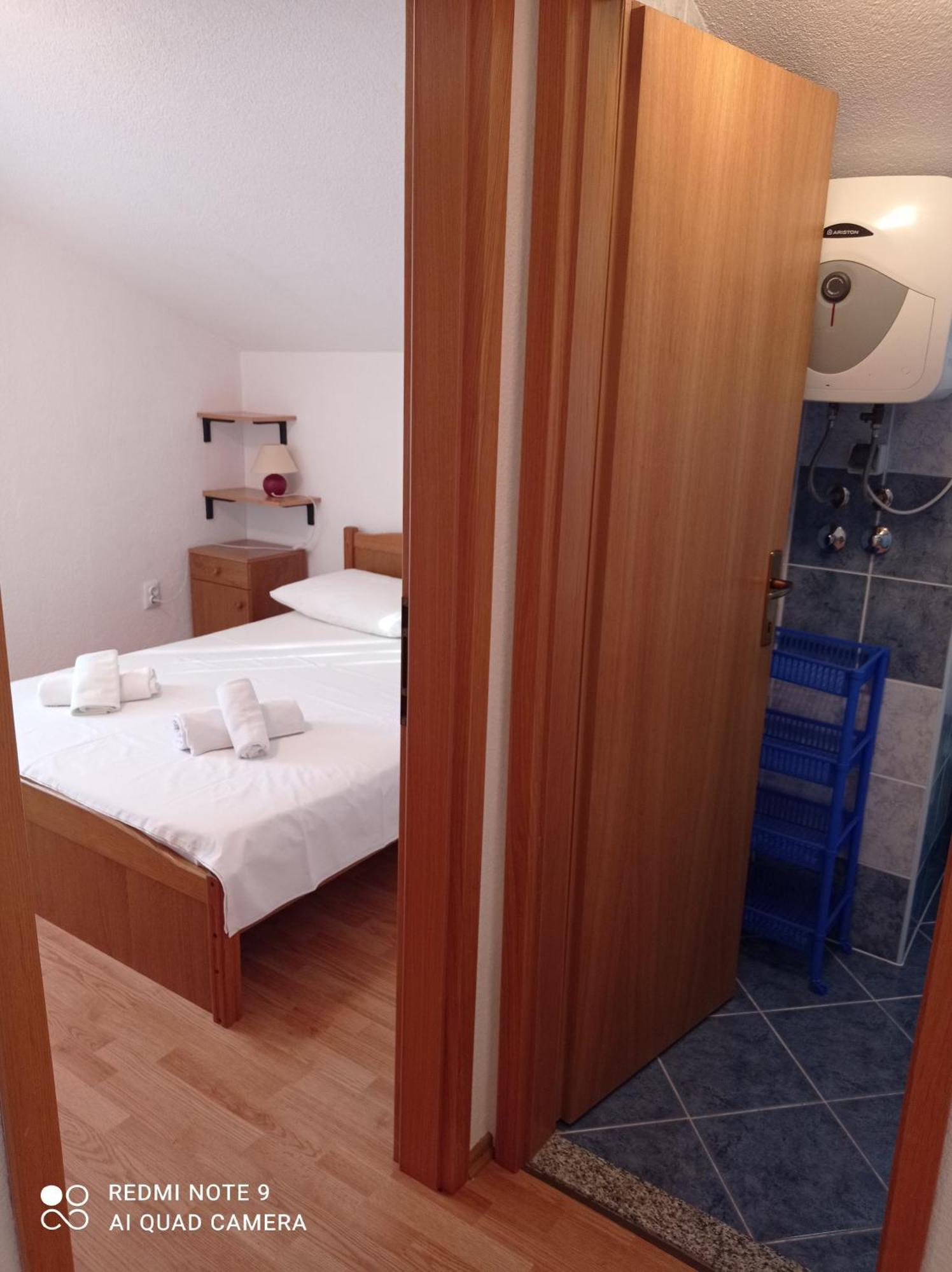 Apartments Mihovil أوميس الغرفة الصورة