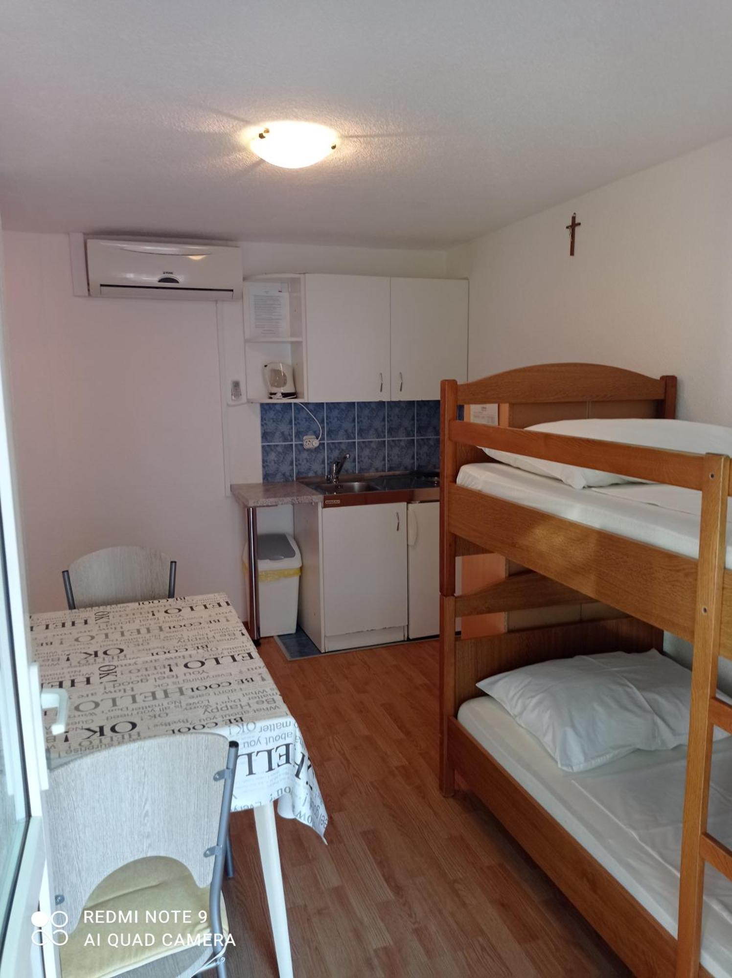 Apartments Mihovil أوميس الغرفة الصورة