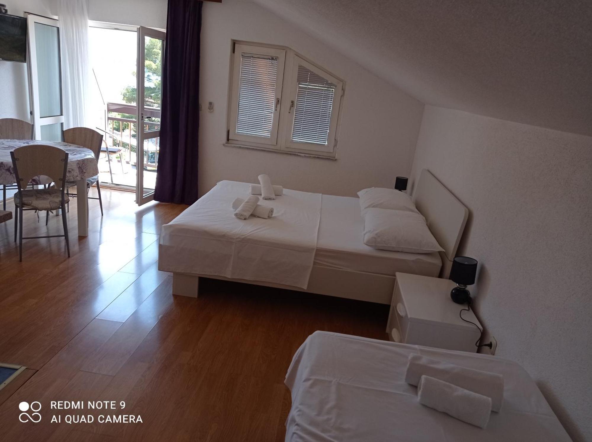 Apartments Mihovil أوميس الغرفة الصورة
