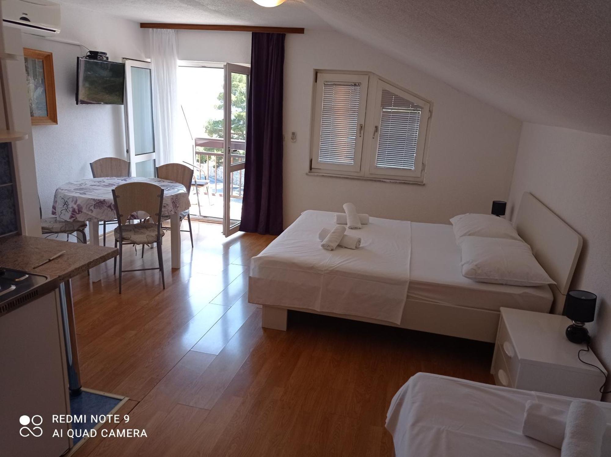 Apartments Mihovil أوميس الغرفة الصورة