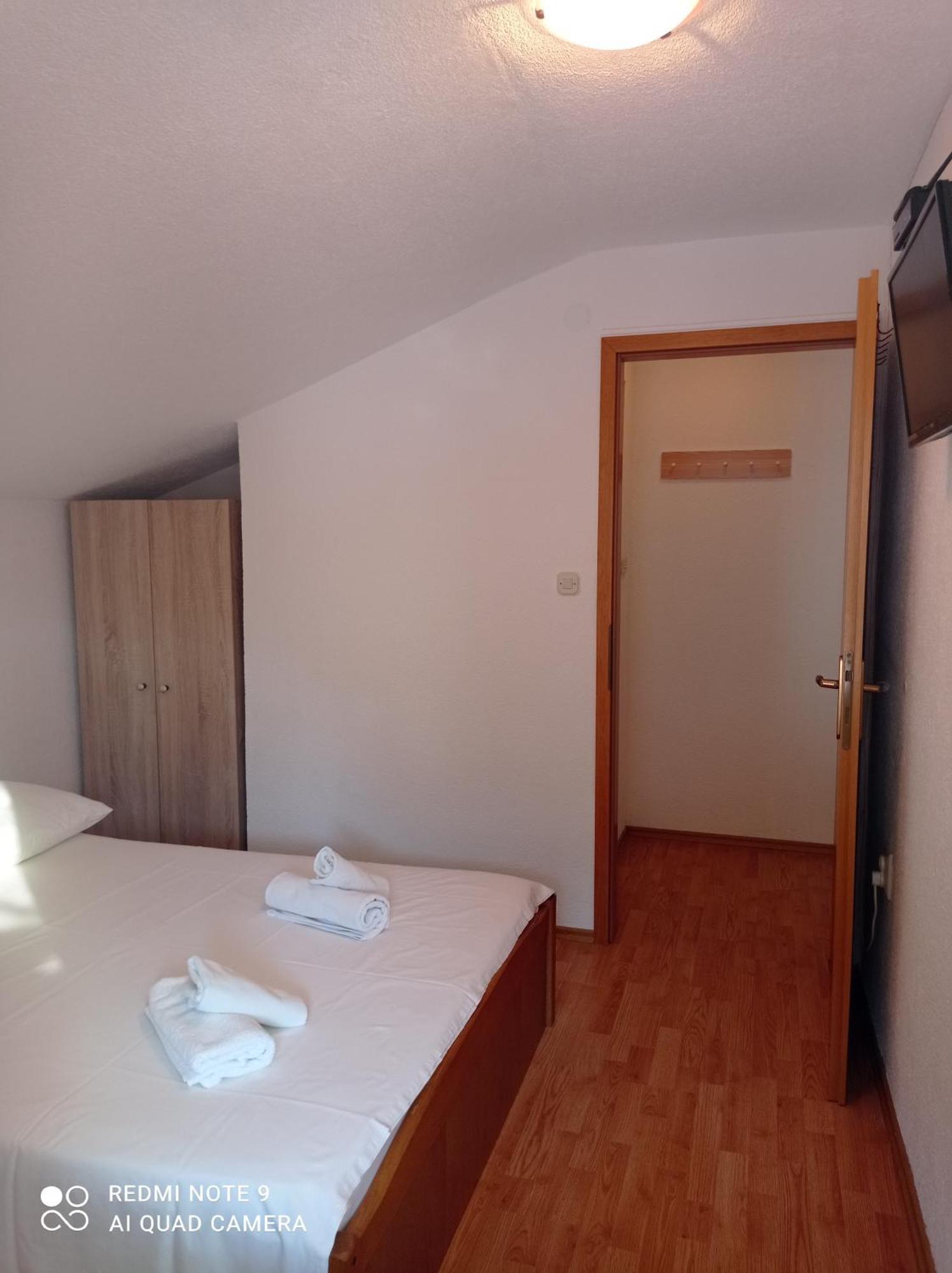 Apartments Mihovil أوميس الغرفة الصورة