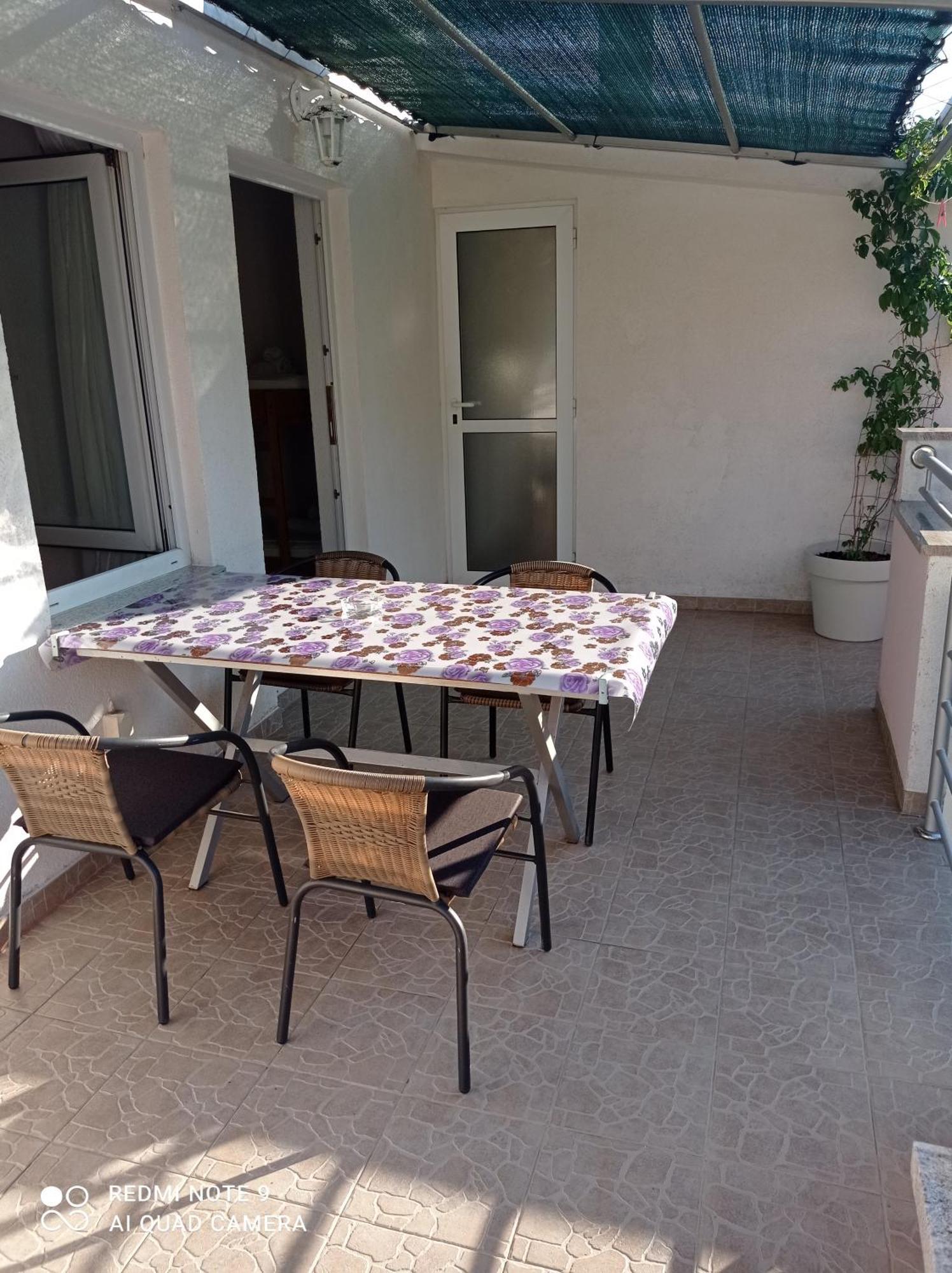 Apartments Mihovil أوميس الغرفة الصورة