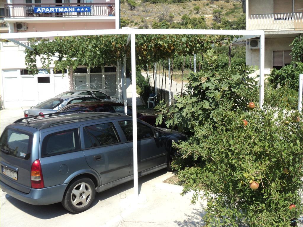 Apartments Mihovil أوميس المظهر الخارجي الصورة